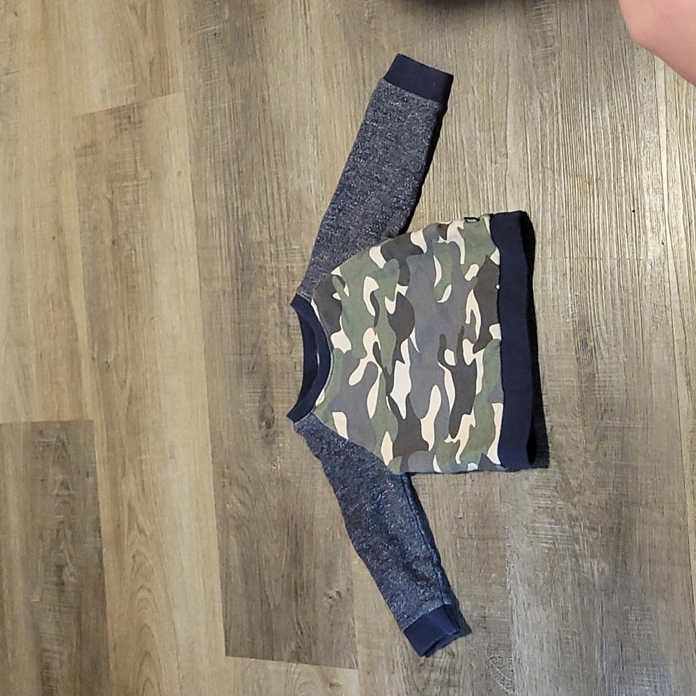 Oshkosh- Camo Pullover Sweater. 12m